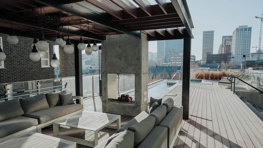 NEW Central SLC Apt l Citview l CLose to Skiing