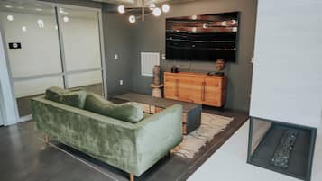 Luxury Apartment, City View | Living room