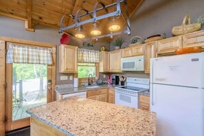 Kjøleskap og kjøkkenutstyr