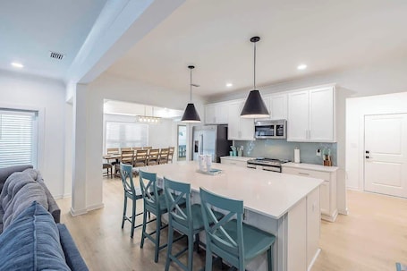 Interior. Sleeps 16 - GAME ROOM, POOL, Perfect for Families