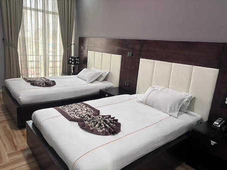 Escritorio y espacio para trabajar con laptop