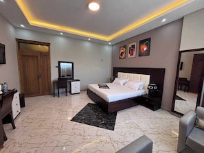 Standard Studio Suite | Desk, laptop workspace, soundproofing, free WiFi - Afro Legacy Hotel (Addis Ababa)
