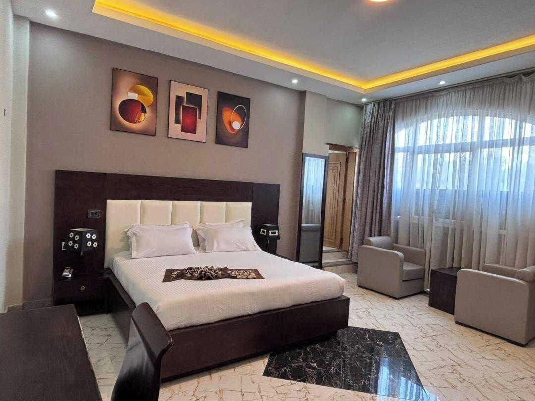 标准开间套房 | 办公桌、笔记本电脑工作区、隔音、免费 WiFi