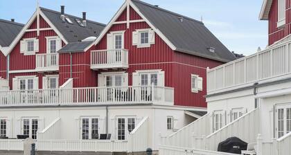 Lovely holiday home with harbor view