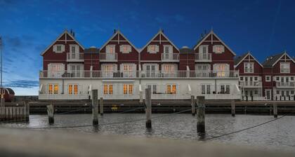 Lovely holiday home with harbor view