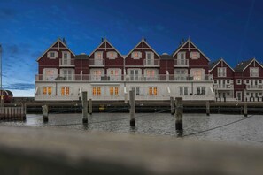 Exterior - Lovely holiday home with harbor view (Bagenkop)