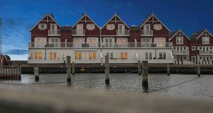 Lovely holiday home with harbor view