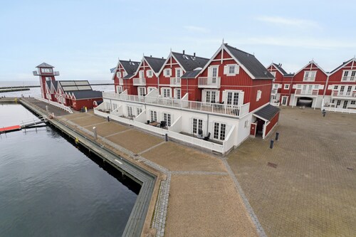 Lovely holiday home with harbor view