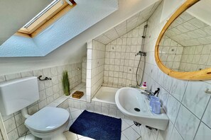 Shower - Rückzugsort am Flussufer mit Komfort (Geesthacht)