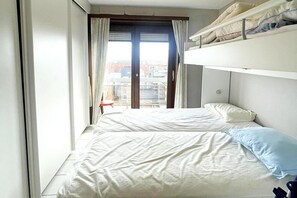 2 bedrooms, iron/ironing board, WiFi, wheelchair access