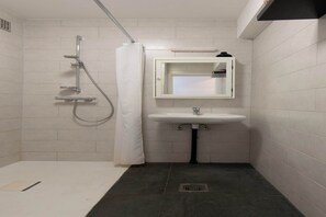 Shower - Apartment in Middelkerke near Casino & Sea Wall (MIDDELKERKE)