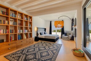 3 slaapkamers, een strijkplank/strijkijzer, reisbedje, gratis wifi