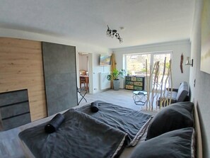 1 quarto, Wi-Fi de cortesia, roupa de cama