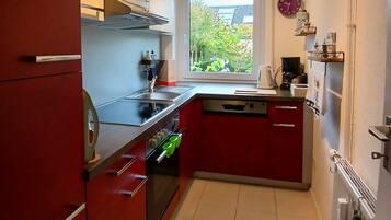 Kühlschrank, Ofen, Herdplatte, Geschirrspüler