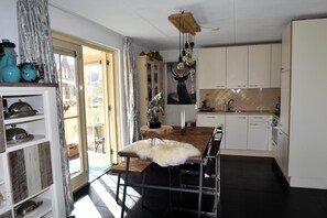 Fridge, microwave, oven, stovetop - Holiday Home Simonshaven by Lake Beach (Simonshaven)