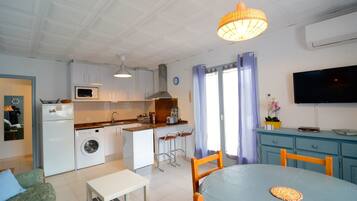 Classic Apartment, 2 Bedrooms | Living room