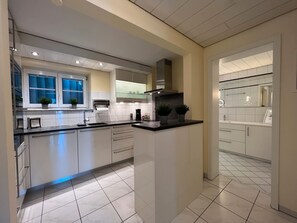 Frigorífic, microones, forn i placa de cuina