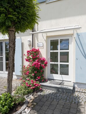 Exterior detail - Holiday Apartment 'Bergblick - Absolute Ruhe' with Mountain View, Private Terrace and Wi-Fi (Scheidegg)