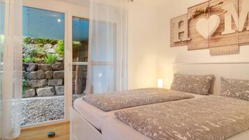 1 bedroom, free WiFi, bed sheets