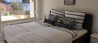 'Saschas' Holiday Apartment with Lake View, Balcony, and Wi-Fi