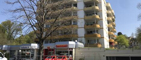 المنشأة من الخارج