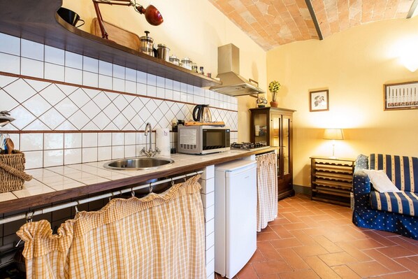 Kühlschrank, Mikrowelle, Hochstuhl