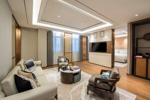 套房 | 客房内保险箱、遮光窗帘、熨斗/熨板