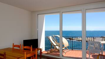 Premium Apartment, 2 Bedrooms | Dining