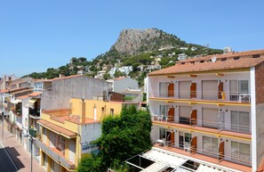 Deluxe Apartment, 3 Bedrooms | View from property