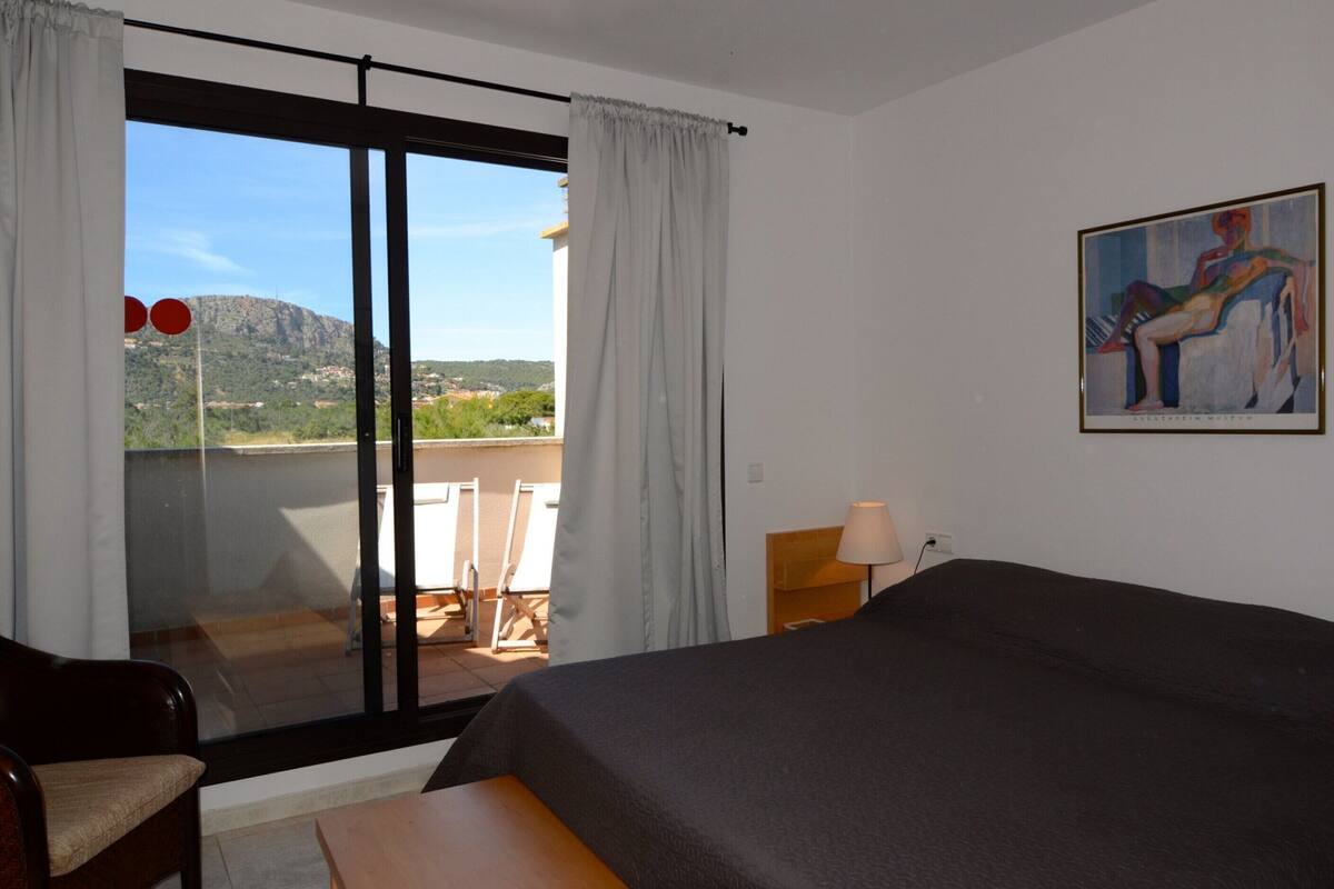 18 bedrooms, individually furnished, iron/ironing board