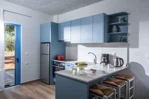 Frigorifero, forno, macchina per t è/caffè, pentole/stoviglie/utensili