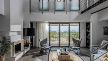 Fernseher, Kamin, Bücher