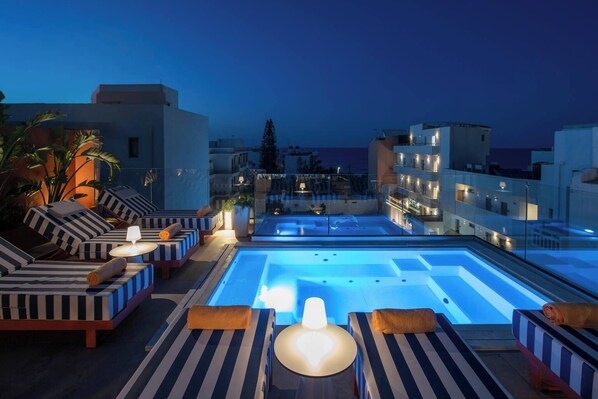 Pool - Central Spot! 3BR + Rooftop Pool & Chill Vibes (Limenas Chersonisoy)