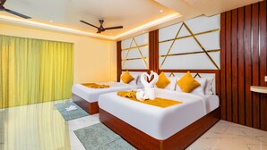 Blackout curtains, soundproofing, free WiFi, bed sheets - Yashshree Bangla Queen (Kanthi)