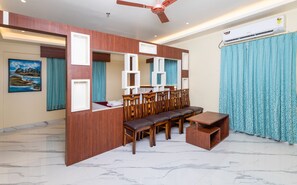 Junior Suite | Blackout drapes, soundproofing, free WiFi, bed sheets - Yashshree Bangla Queen (Kanthi)