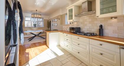 Host Stay Louvaine House