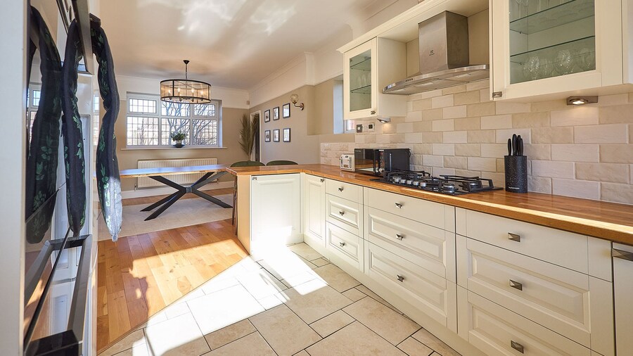 Host Stay Louvaine House
