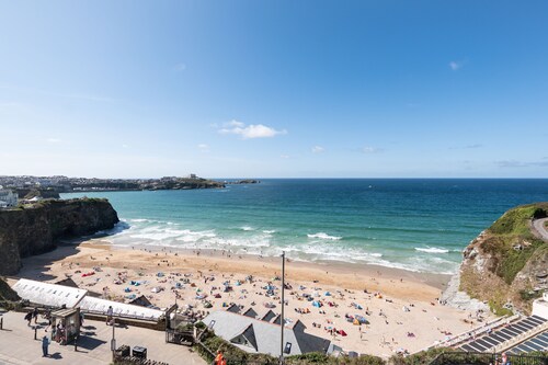 Surfside 34 Zinc is a stylish two bed apartment situated in the heart of Newquay