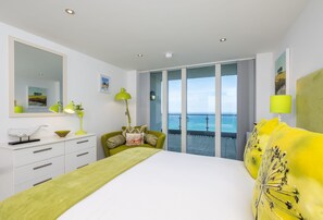1 habitación, tabla de planchar con plancha, cuna de viaje y wifi 