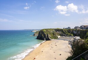 Beach nearby - 25 Rocklands, a chic and stylish one-bedroom apartment (Newquay)