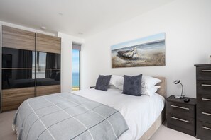 3 chambres, fer et planche à repasser, Wi-Fi, draps fournis