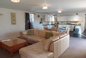 TV - Tawny Owl at Bejowan Barns is a charming tucked away converted barn (Newquay)