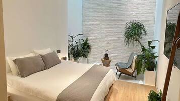 Elite Double Room, Canal View | Premium bedding, down duvets, individually decorated