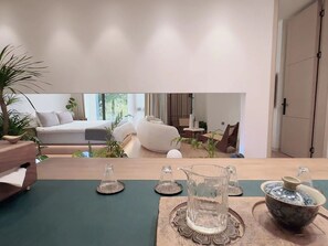 Habitación de lujo doble, vistas al canal | Ropa de cama de alta calidad, edredones de plumas, decoración individual