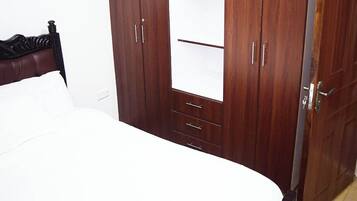 1 camera, ferro/asse da stiro, Wi-Fi, lenzuola