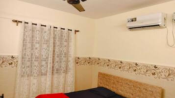 Family Double Room | Desk, soundproofing, free WiFi