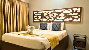 Escritorio, espacio para trabajar con laptop y wifi gratis