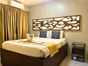 Escritorio, espacio para trabajar con laptop y wifi gratis