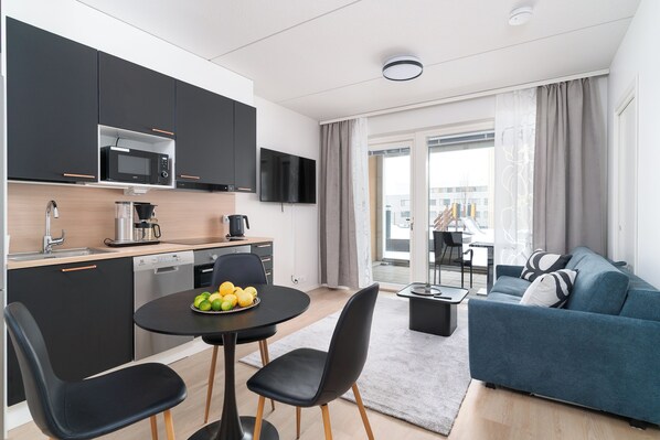 Bureau, espace de travail pour ordinateur portable, rideaux occultants