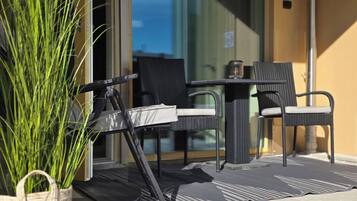 Luksusstudiosviitti, näköala puutarhaan | Terassi/patio